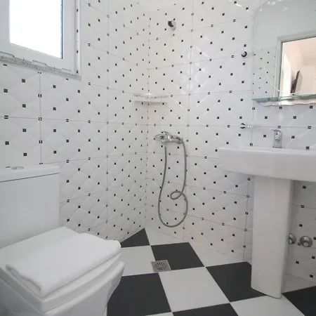 Emerald Aparthotel Ksamil