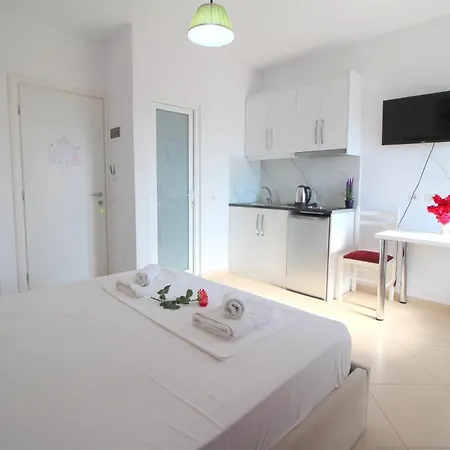 Emerald Aparthotel Ksamil